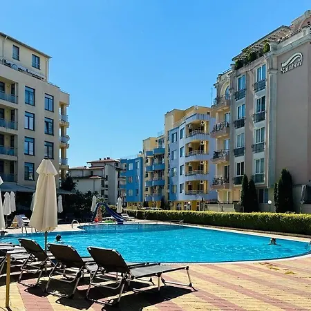 какао с басейн плаж Daire Sunny Beach